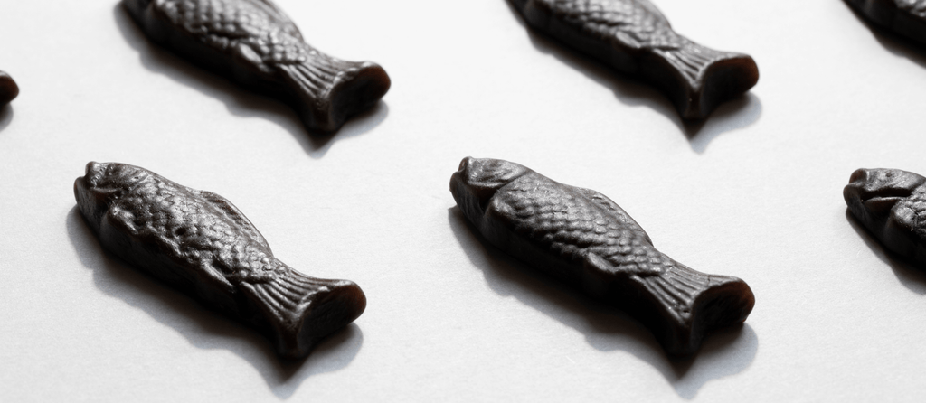 Unpackaged Kolsvart licorice fish